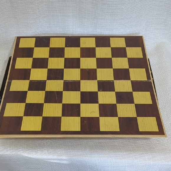 Gallant Knight Chess Set - Picture 6 of 11